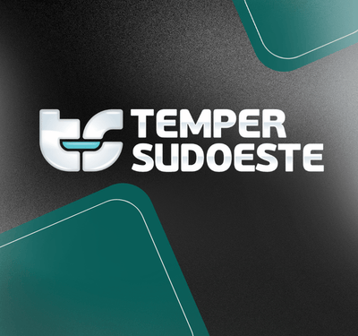Conjunto de 3 imagens para Temper Sudoeste. Primeira: Logo Temper Sudoeste com letras metálicas 'ts' em fundo escuro com formas geométricas teal modernas e profissionais. Segunda: Logo Temper Sudoeste em azul, banner verde com slogan e fotos de vidros texturizados, coloridos e transparentes de alta qualidade. Terceira: Logo Temper Sudoeste com banner verde e fotos de vidros variados em fundo branco, destacando qualidade e diversidade dos produtos.